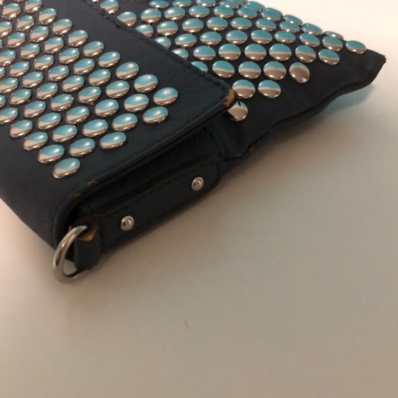 ✨FINAL SALE✨ Guess Leather Blue Studded Clutch - Picture 10 of 15